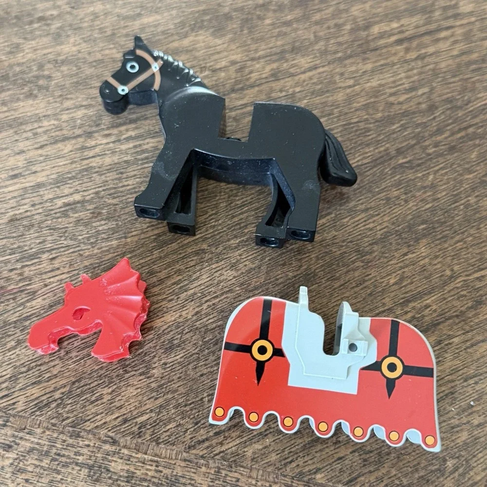 LEGO Black Horse w/ Barding Fright Knights Pattern 6047 6097 6099 2490pb01